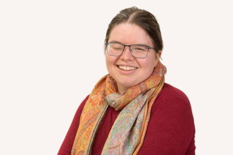 Portraitfoto von Caroline Ellenberger, Mitglied im Festivalbeirat des Schranken Los!-Kulturfestivals