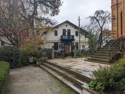 Barrierefreier Zugang zu Schiller Garten über das Schillergäßchen