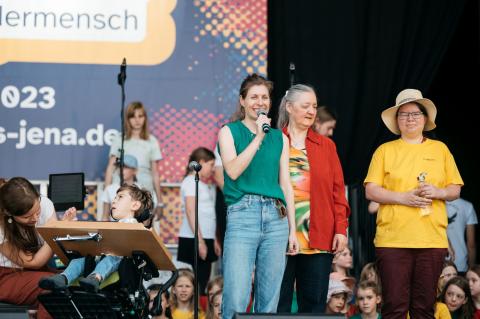Eröffnung des Schranken Los!-Festivals durch Eva Göbel und Festival-Beirat