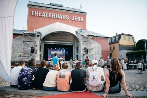 Theaterbühne beim Schranken Los!-Festival